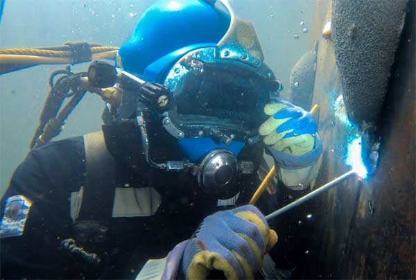Underwater Welding How Do It WorK ( AN EASY GUIDE)