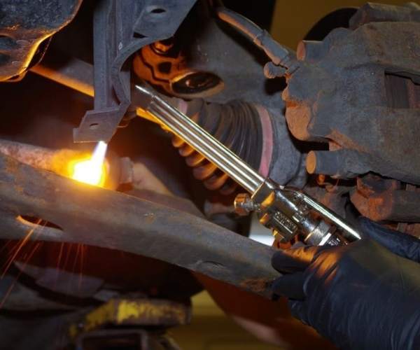 What is the difference between a cutting torch and welding torch?